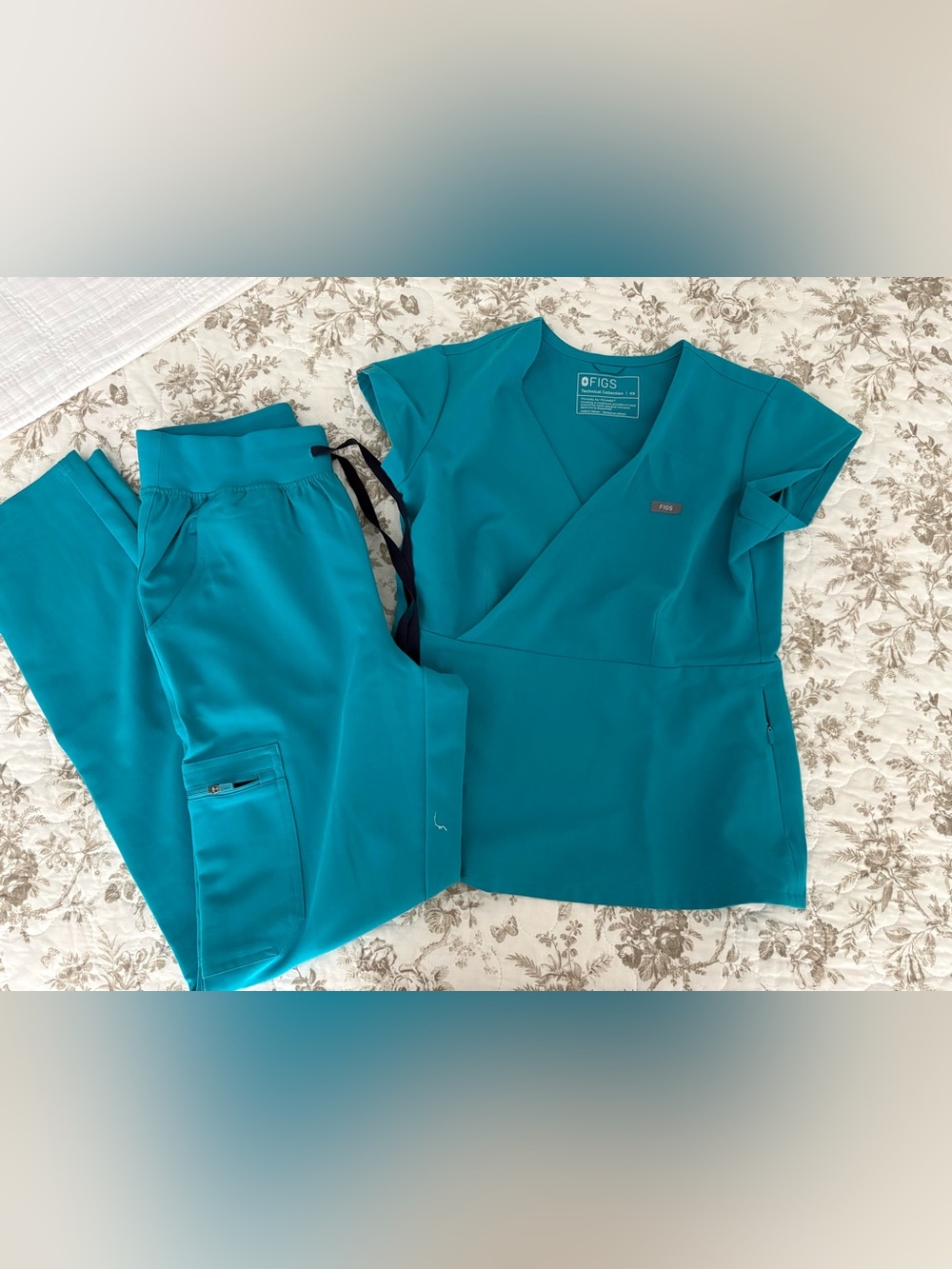 Figs Women's Teal Scrub Top XS and high waisted Pants XS TALL